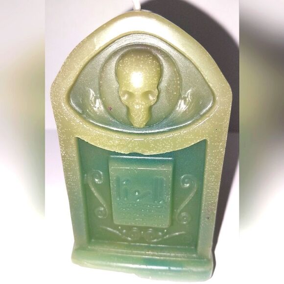 Hand crafted limited edition tombstone candle from our spooky candle collection - Picture 2 of 4